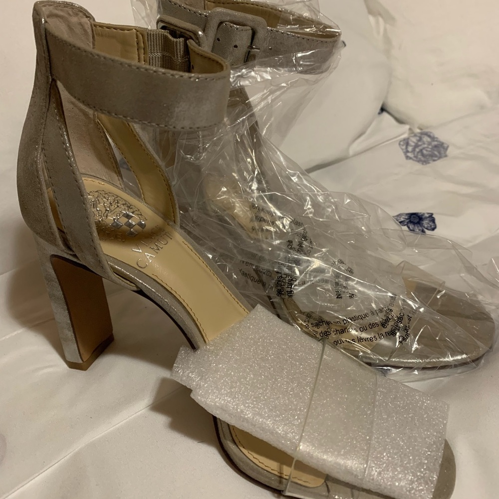 Elegant Silver Women's Sandals - Picture 4 of 4